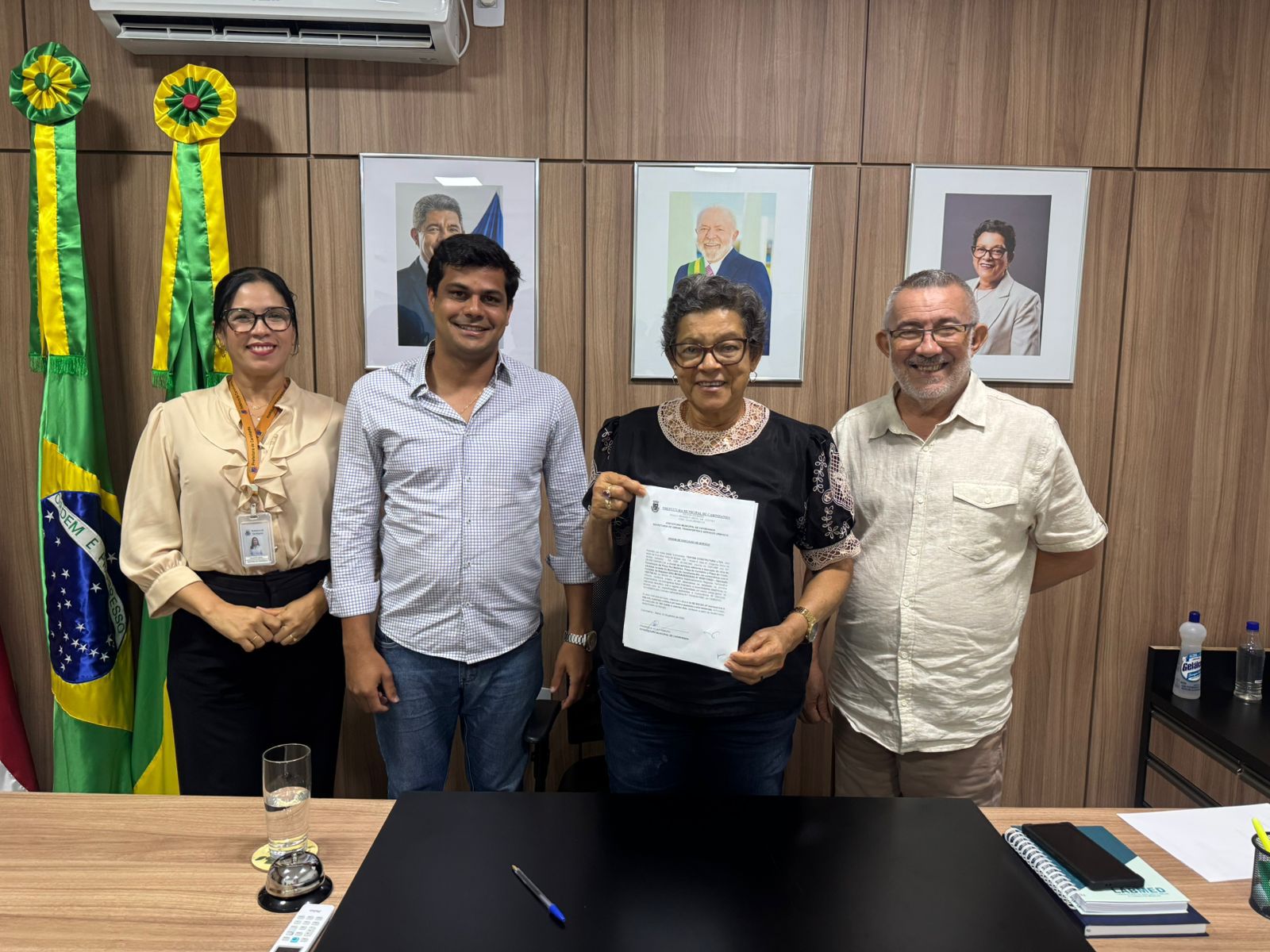 Prefeita assina Ordem de Serviço para requalificação de praças em Carinhanha