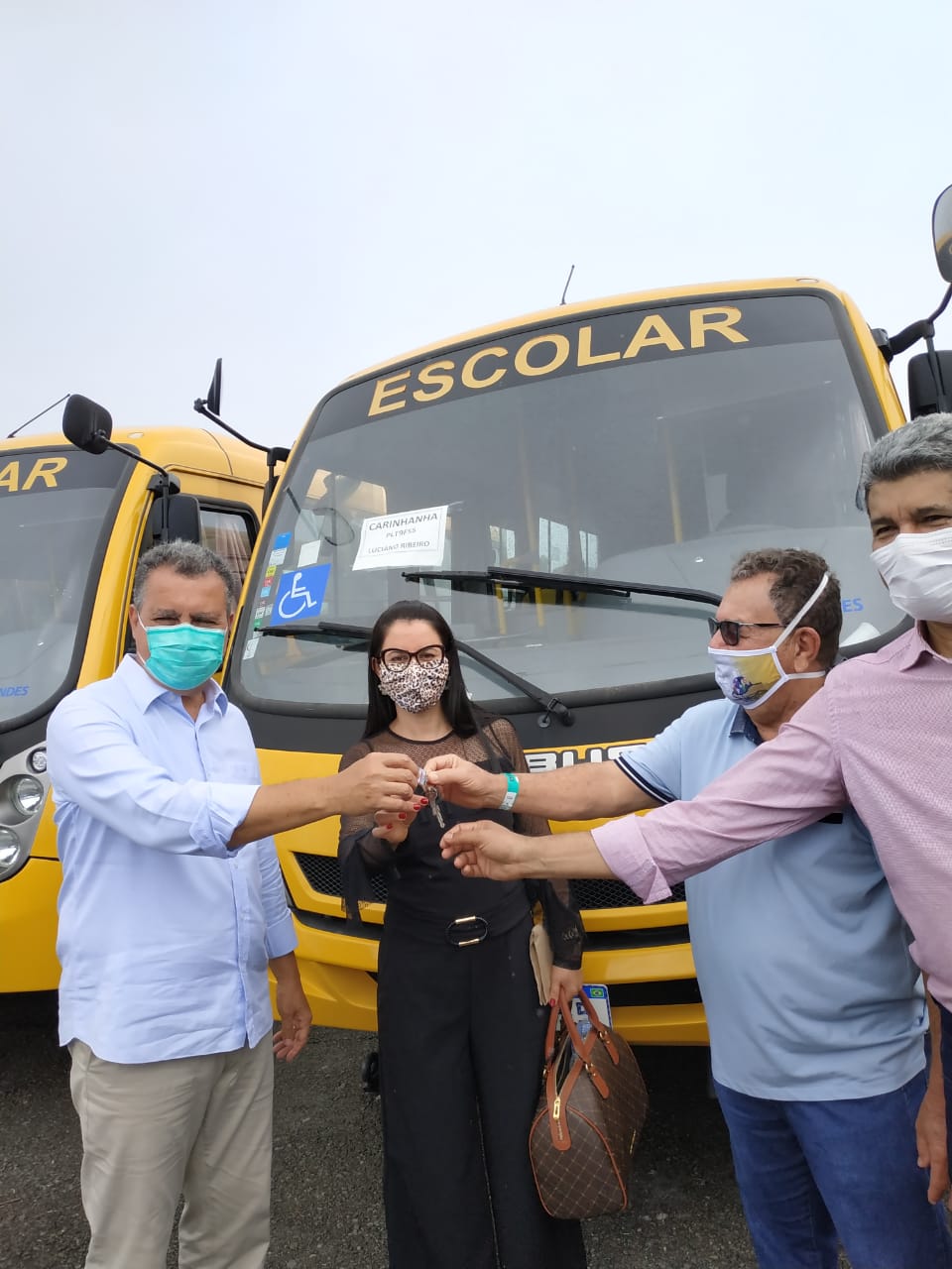 Ônibus escolar para atender aos alunos da rede municipal de ensino.